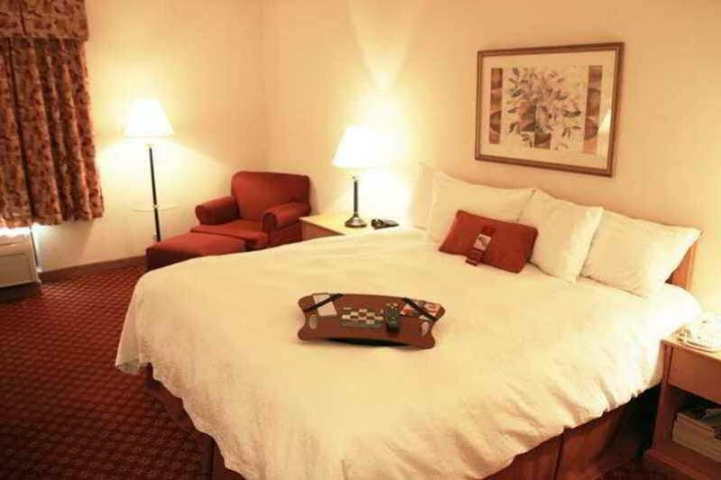 La Quinta Inn & Suites By Wyndham St Louis Route 66 Windsor Springs エクステリア 写真
